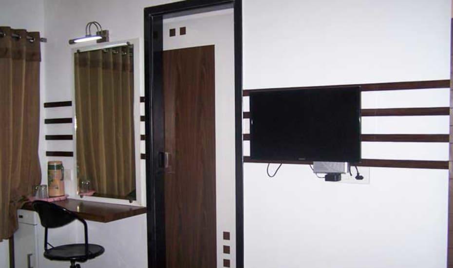 Hotel Decent สุรัต ภายนอก รูปภาพ
