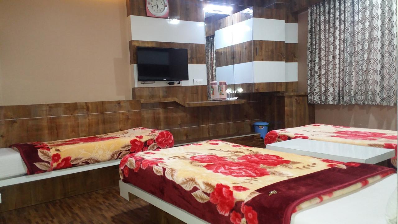Hotel Decent สุรัต ภายนอก รูปภาพ