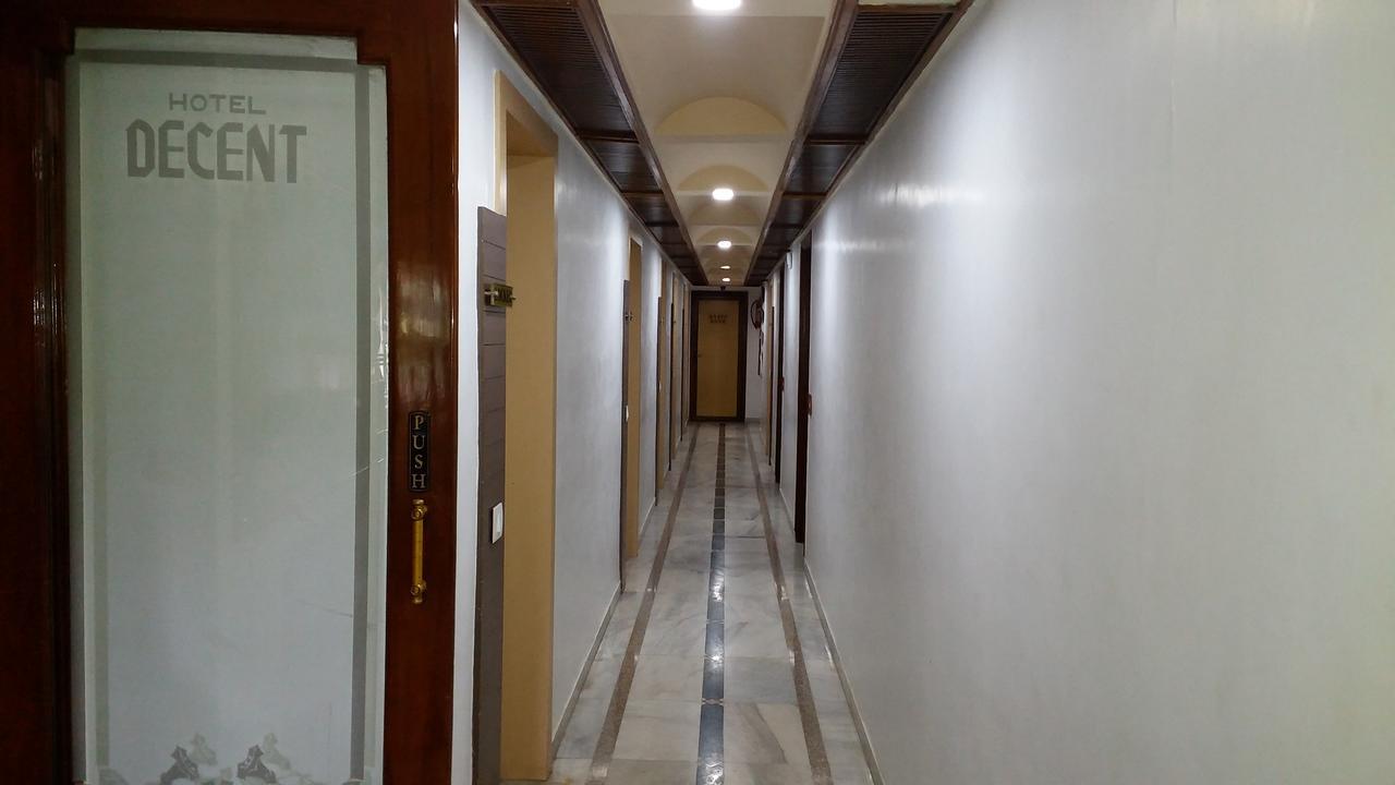 Hotel Decent สุรัต ภายนอก รูปภาพ