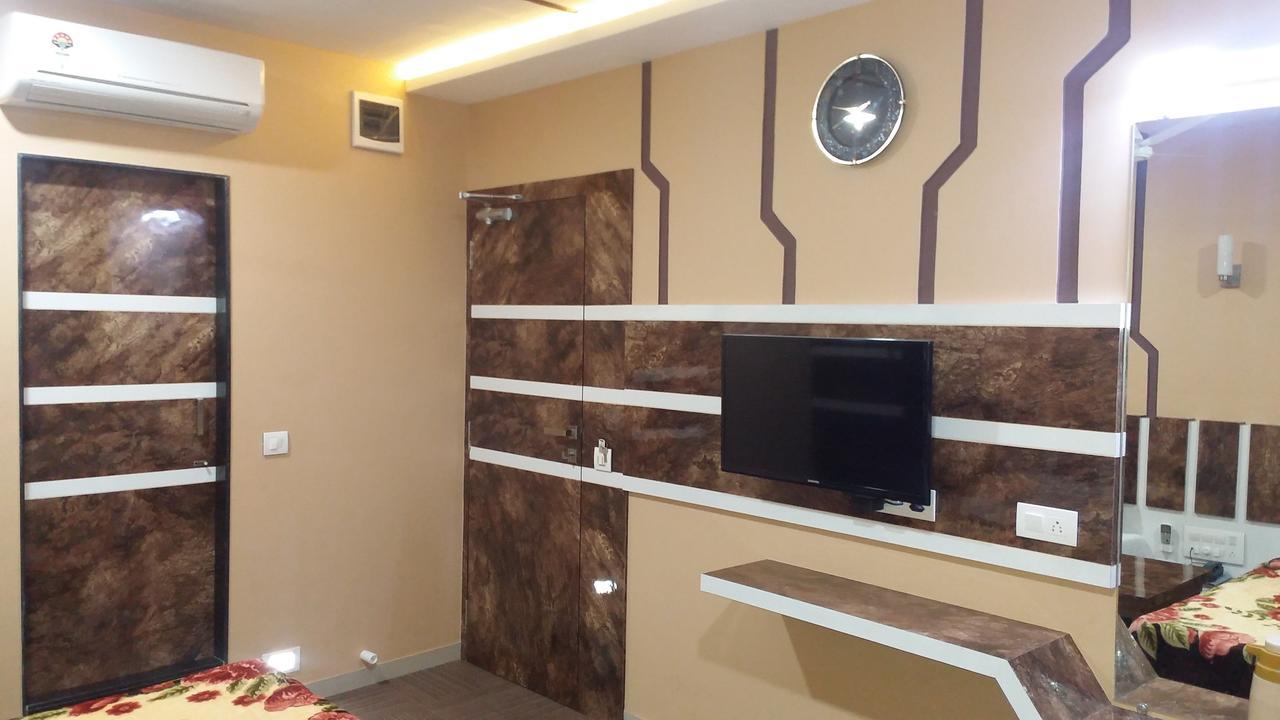 Hotel Decent สุรัต ภายนอก รูปภาพ