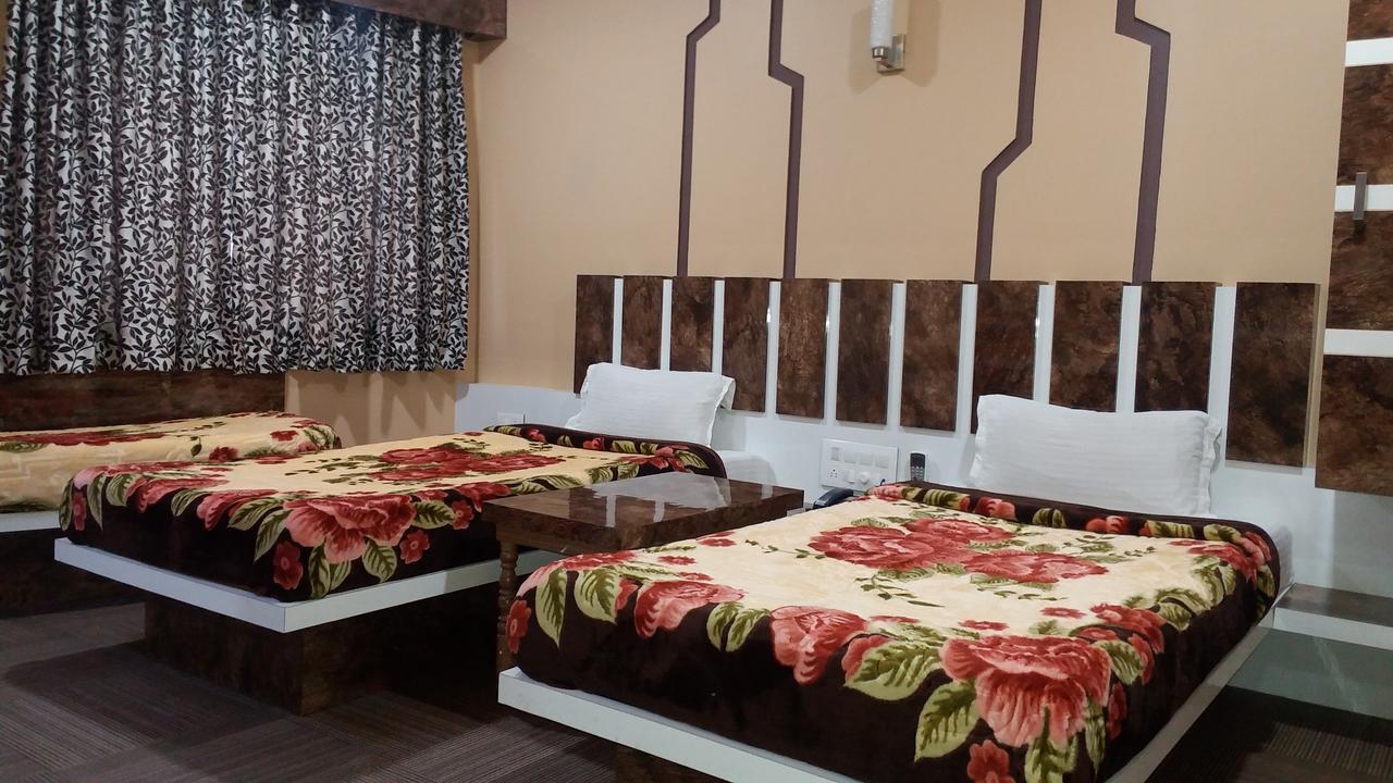 Hotel Decent สุรัต ภายนอก รูปภาพ